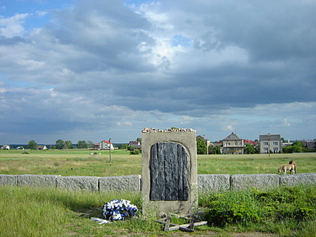 Monumento de la masacre de judíos en Jedwabne, Polonia