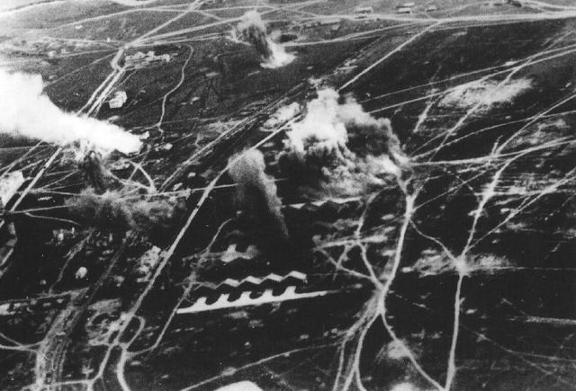La Luftwaffe ataca un aeródromo soviético. Verano 1941