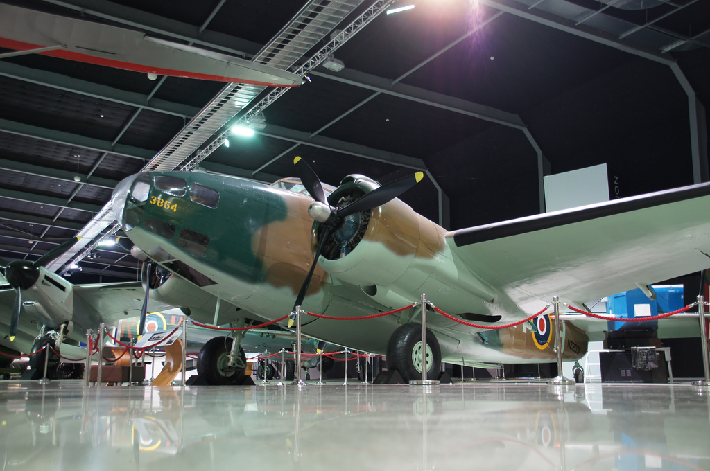 Lockheed Mk III Hudson NZ2031 conservado en el Museum of Transport and Technology en Auckland, Nueva Zelanda