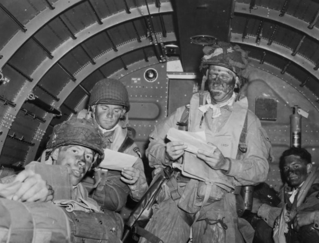 Día D menos uno. Paracaidistas de la 101 en su transporte C47