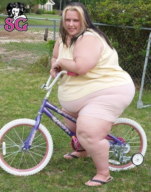 fat_girl_riding_a_bicycle.jpg