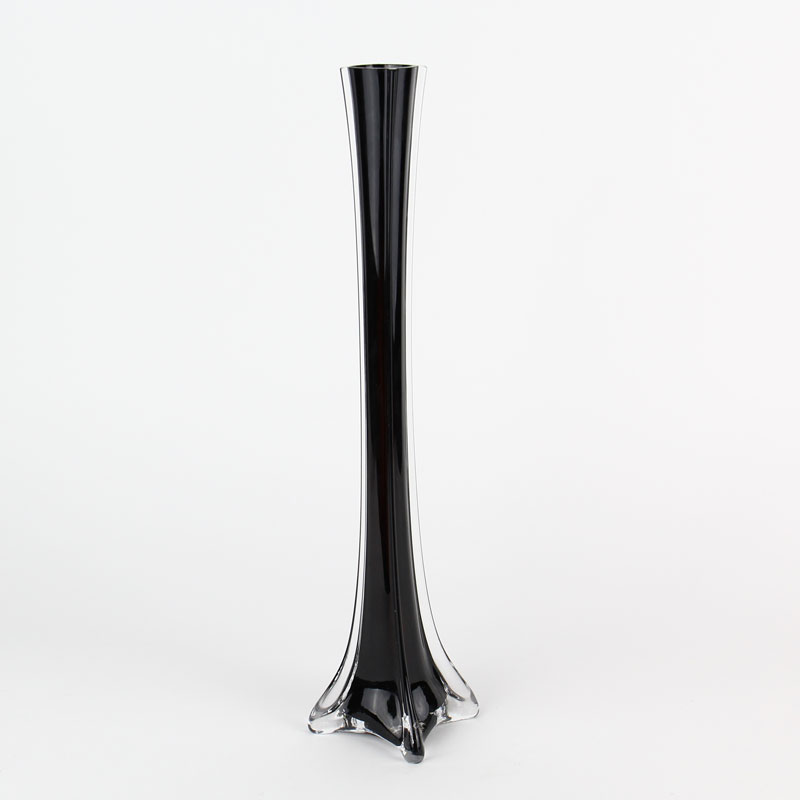 Our colored Eiffel Tower vases are great for creating contrast with vivid floral or feather arrangements