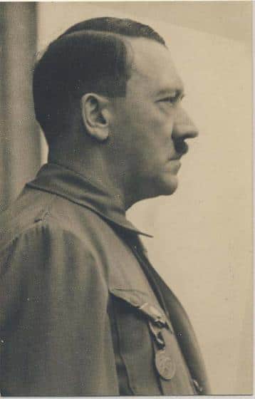 Hitler con la Blutorden