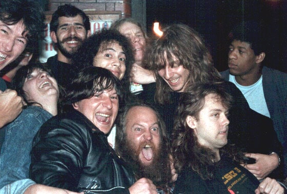 https://s13.postimg.cc/x0e9qik1j/dumpy_with_metallica.jpg